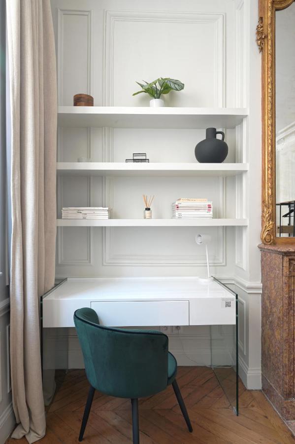 Appartement Studio Quartier Champs Elysees 1